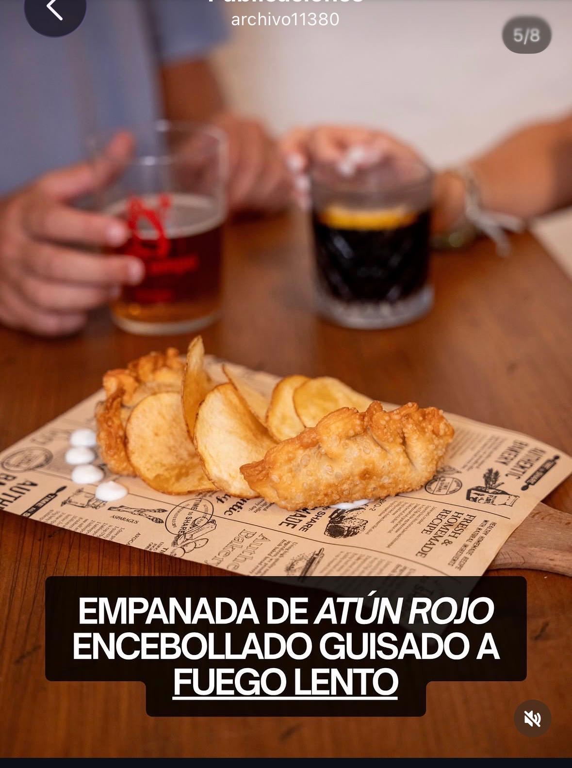 Empanada de atún encebollado